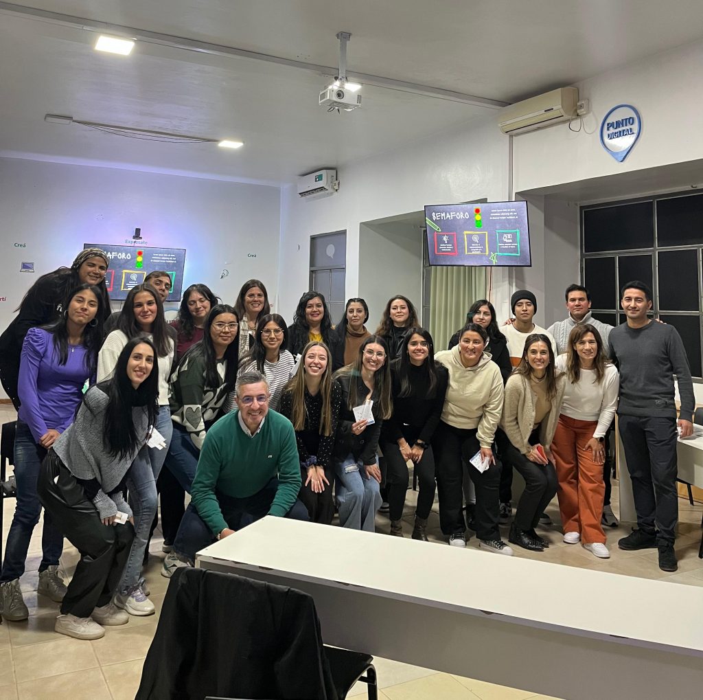 Esta foto muestra al Aula Híbrida de Villa Media, Sarmiento